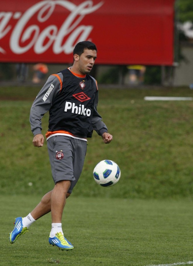 Edilson reclamava de dores no joelho, mas nada era diagnosticado |