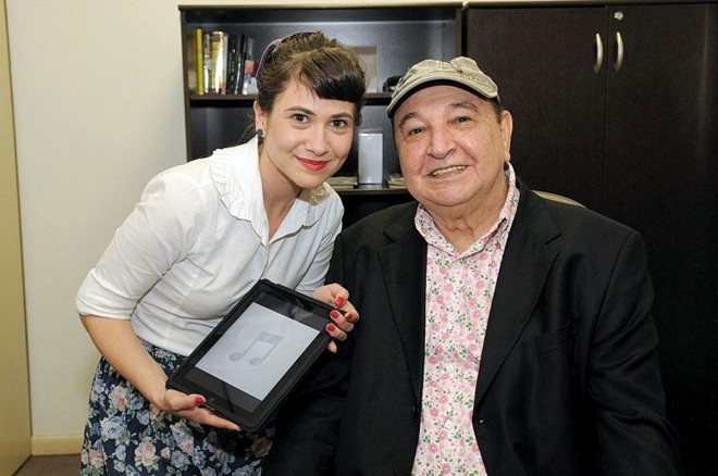 Durante a Festa do Associado, na Fnac Curitiba, quinta-feira, o ícone da música brasileira João Donato chamou a vocalista Uyara Torrente, da Banda Mais Bonita da Cidade, para cantar uma música juntos. Eles interpretaram