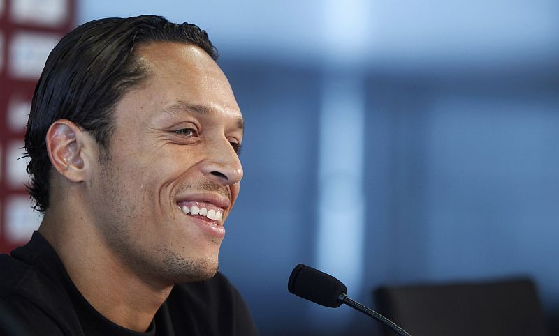 Adriano sentiu uma lesão antes do jogo da seleção brasileira contra o Egito, mas já se recuperou e reforça o Barça no fim de semana | Albert Gea / Reuters