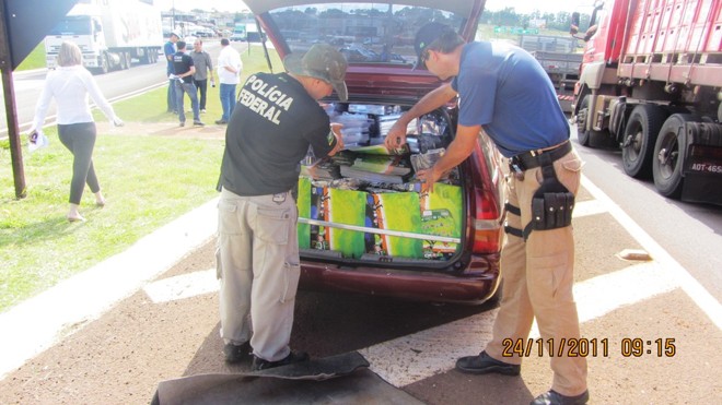 Mesmo com a divulgação da operação, veículo foi apreendido em Cascavel com uma grande quantidade de produtos contrabandeados do Paraguai |