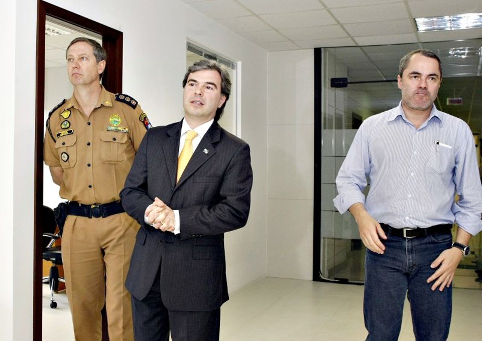 A nova cúpula da segurança pública do Paraná Roberson Bondaruk, o novo comandante-geral da Polícia Militar; o secretário de Segurança Pública, Reinaldo de Almeida César; e o diretor-geral da Polícia Civil, Marcus Vinícius Michelotto: declarações do coronel Marcos Scheremeta caíram como uma bomba | Daniel Castellano/ Gazeta do Povo