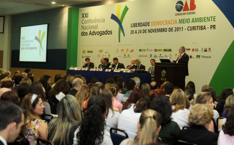 O pailnel Direitos das Famílias foi um dos mais concorridos ontem: centenas de pessoas acompanharam os debates | Elton Damásio/Gazeta do Povo