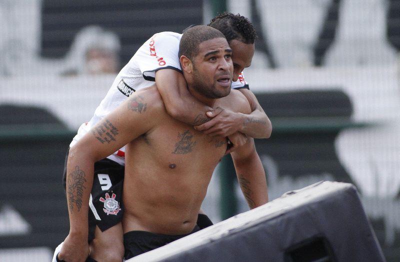 Adriano faltou a treino do Atlético por problema estomacal | Rodrigo Coca / Fotoarena / Folhapress