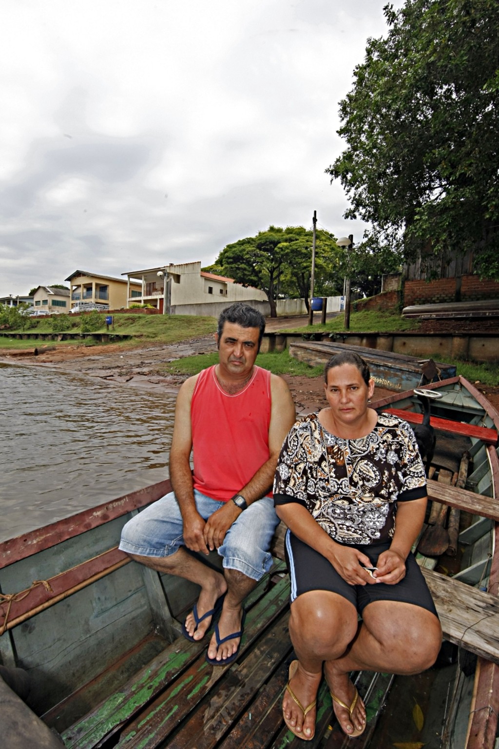 Moradores de Porto Figueira, Devanir e Roseni viram o movimento de turistas cair com o passar dos anos