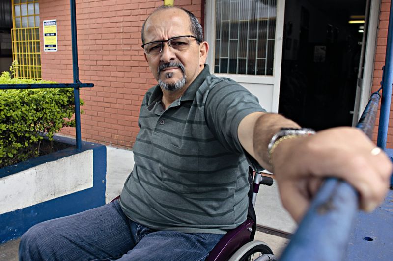 Mauro Nardini, motorista aposentado que se tornou cadeirante aos 40 anos: os R$ 12 mil para adaptar a casa saíram do bolso | Walter Alves/ Gazeta do Povo