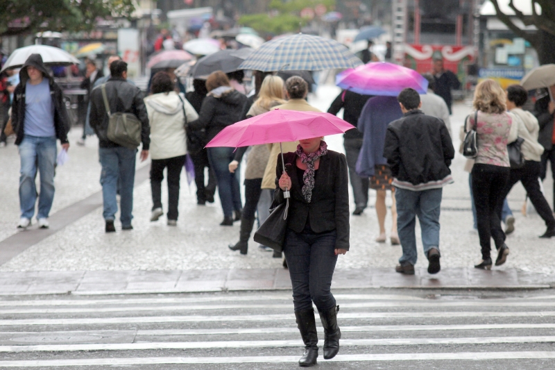 A variação entre dias gélidos e quentes é tradicional na primavera | Walter Alves/ Gazeta do Povo