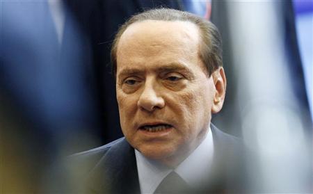 Primeiro-ministro italiano, Silvio Berlusconi, durante entrevista na cúpula dos líderes da zona do euro em Bruxelas, na Bélgica, em outubro. Cresceu nesta quinta-feira a pressão pela renúncia do primeiro-ministro da Itália, Silvio Berlusconi, com a deserção de seis parlamentares da bancada governista, e atritos dentro do gabinete a respeito de um programa de reformas econômicas | REUTERS/Sebastien Pirlet