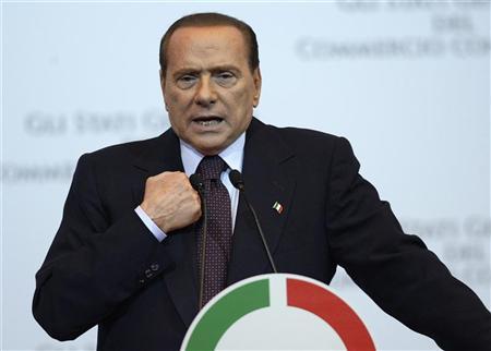 Premiê italiano, Silvio Berlusconi, se pronuncia durante reunião, em Roma, no dia 28 de outubro. Berlusconi reiterou nesta terça-feira que as reformas prometidas na cúpula da União Europeia na semana passada serão aplicadas com determinação | REUTERS/Remo Casilli