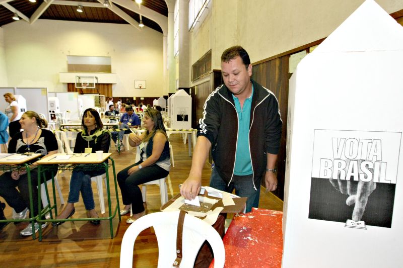 No Colégio Estadual do Paraná, as eleições movimentaram alunos e professores, como Joel Santos | Marcelo Elias/Gazeta do Povo