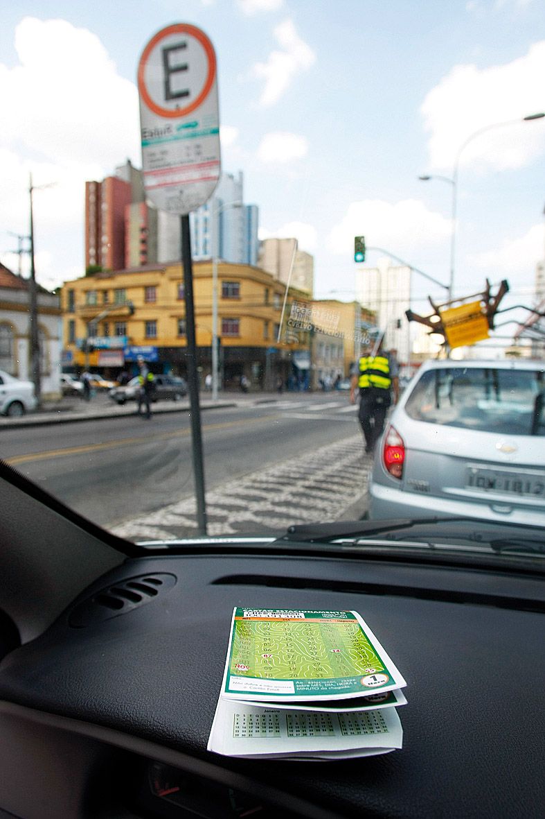 A volta da fiscalização teria sido reivindicada por comerciantes e motoristas | Daniel Castellano/Gazeta do Povo