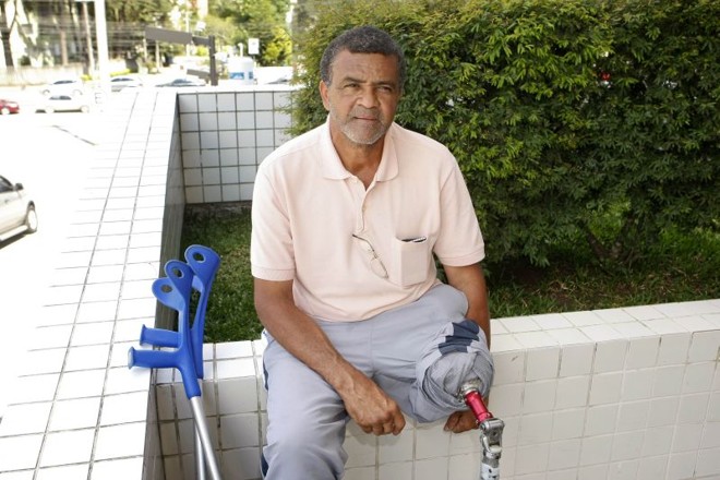 José Bezerra faz tratamento na perna: