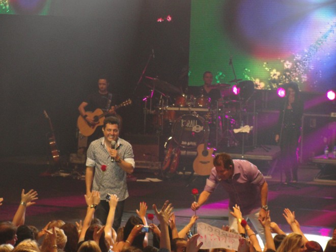 No final do show, a dupla cantou a canção 