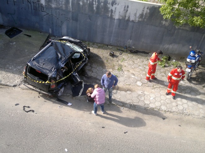 Veículo ficou destruído após o acidente | 