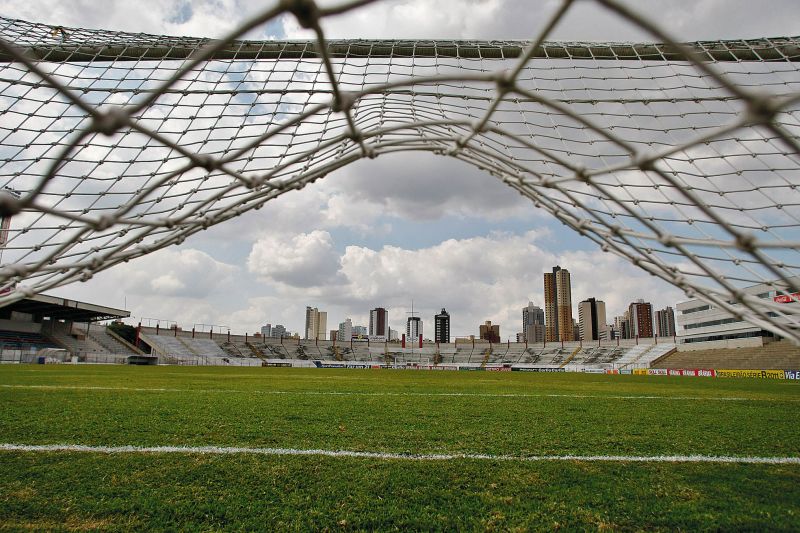 Estádio Durival Britto, a Vila Capanema, ainda não tem programação de jogos. Clube deve ser confirmado na Copa do Brasil, com início em março, e aguarda a definição da Taça de Prata estadual, em maio | Daniel Castellano/ Gazeta do Povo