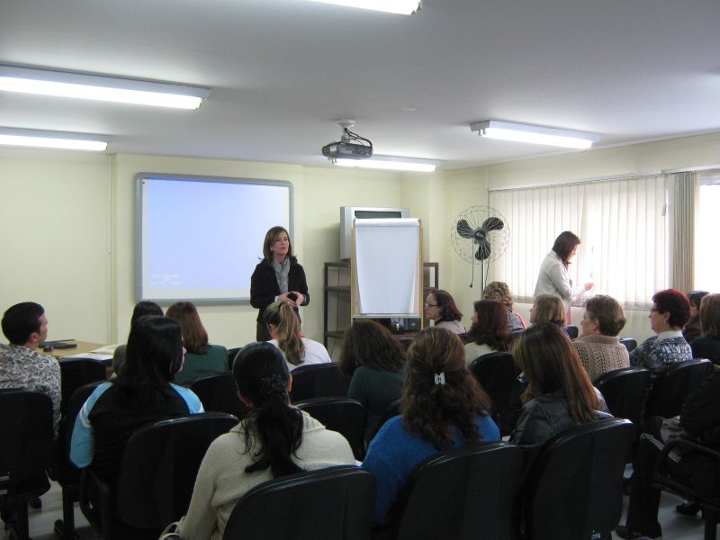 A secretária de Educação de Curitiba, Liliane Sabbag, em evento de lançamento de projeto para novas escolas | Divulgação