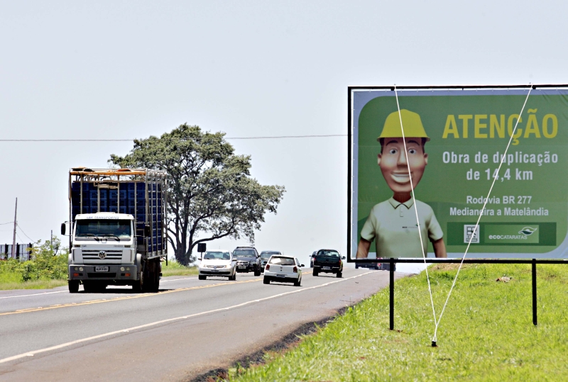 O governo do Paraná autorizou ontem a duplicação de um trecho da BR-277, no Oeste do Paraná, que será paga pela Ecocataratas: inclusão da obra no contrato de concessão acena para acordo entre o Estado e as empresas | Christian Rizzi/Gazeta do Povo