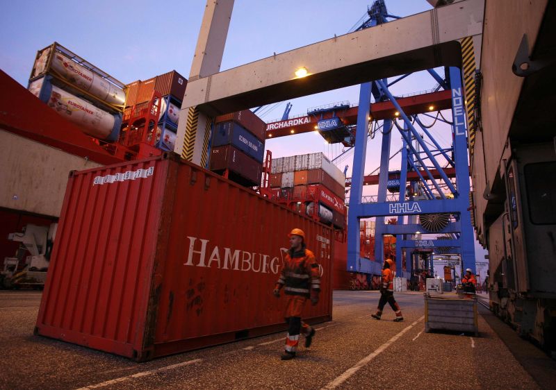 Porto de Hamburgo: segundo a OCDE, exportações alemãs vão crescer em 2012 | Christian Charisius/Reuters