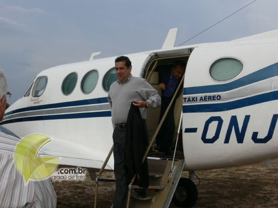 Imagem comprometedora: Lupi desembarca do avião prefixo PT-ONJ que o ministério havia dito que ele não usou | Grajaú de Fato