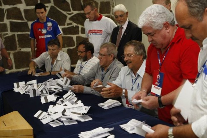 Apuração da eleição paranista dos votos começou às 20h10 desta quarta-feira |