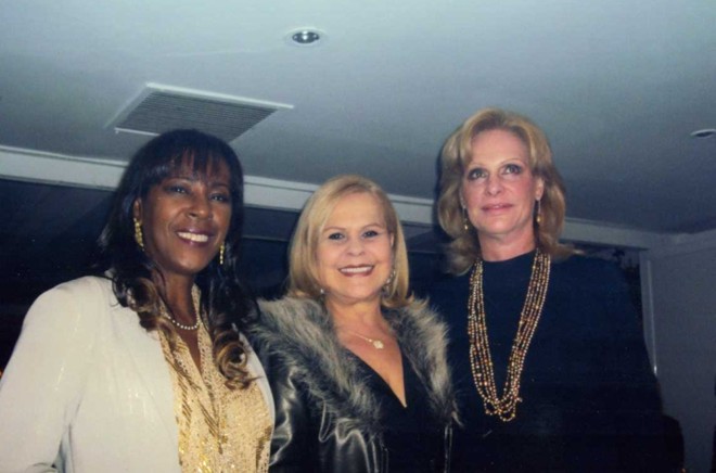 Na prestigiada promoção Venha à Vontade, do Clube Curitibano, três figuras notáveis da cena social paranaense: a mestra Conceição Barindelli, a apresentadora Maria Pia e a colunista Iza Zilli | 