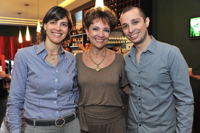 Baltazar inaugurada em Curitiba- A Baltazar Champagnerie & Bistrot, comandada por Desirée Vidal, Adriano Gustavo Vidal e Adriano Fregonese Vidal, foi inaugurada em concorrido coquetel, com seleção de algumas das melhores marcas do mundo |