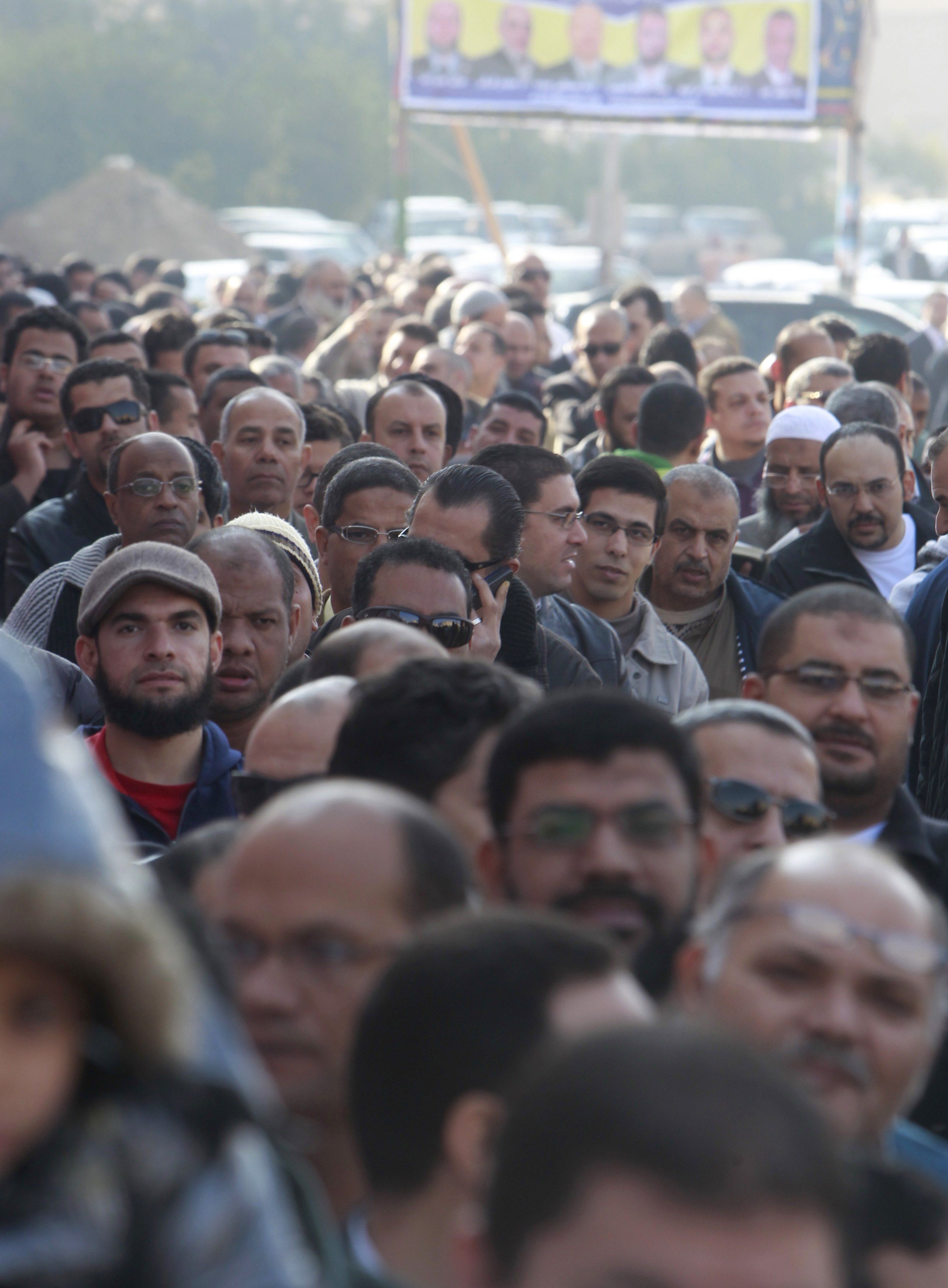 Egípcios aguardam na fila chance de votar nas eleições no Cairo | REUTERS/Amr Abdallah Dalsh