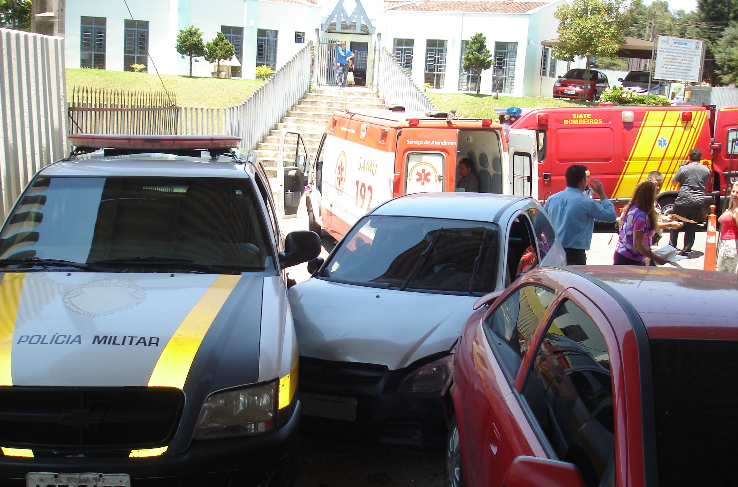 Acidente deixou quatro pessoas feridas | Divulgação / Polícia Militar