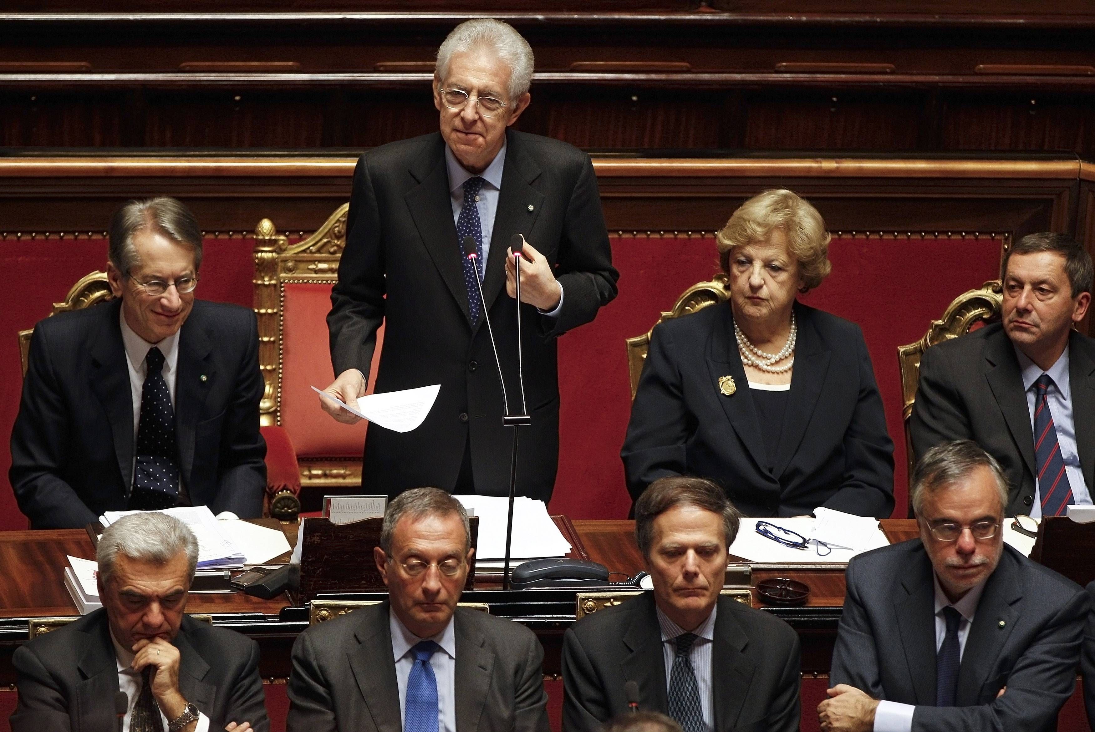 O economista Monti assumiu na quarta-feira o cargo de primeiro-ministro da Itália e apresentou sua equipe de governo, formado apenas por tecnocratas | REUTERS/Tony Gentile