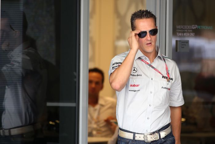Michael Schumacher negou ter acertado a renovação com a Mercedes para 2012 e nem sabe se quer continuar a correr | Karim Sahib/ AFP