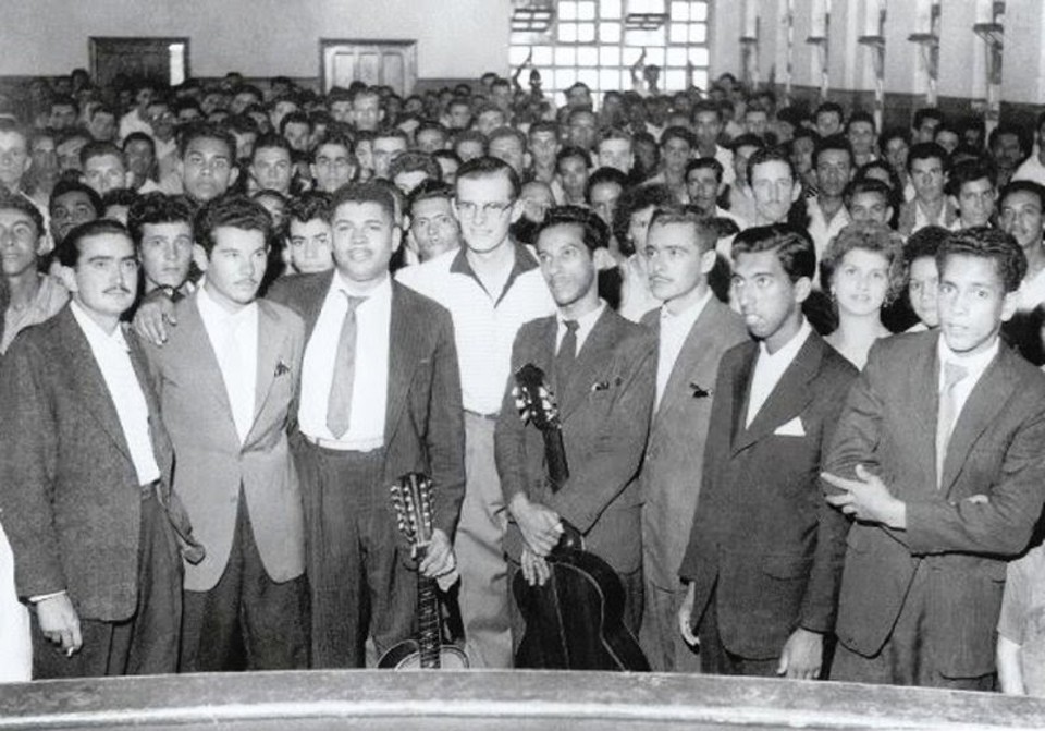Tião Carreiro e Pardinho, após um show no auditório da Rádio Cultura, no final da década de 1950 | Divulgação