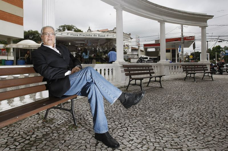 Paulo Nascimento na Pracinha do Batel, logradouro que representa o glamour da região | Jonathan Campos / Gazeta do Povo