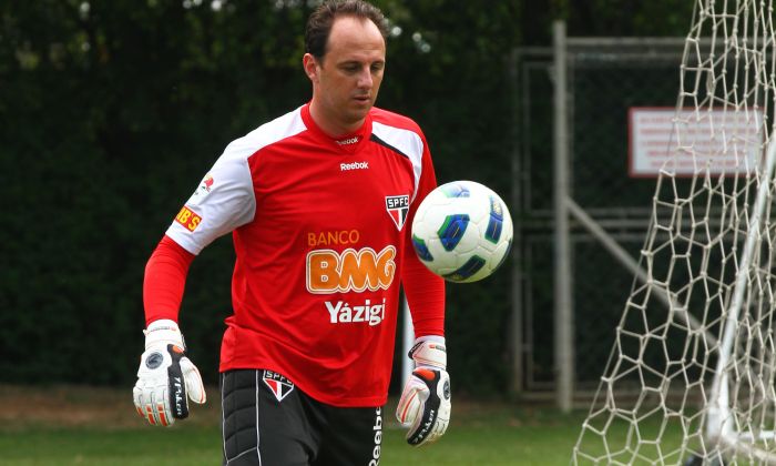 Rogério Ceni treinou normalmente na manhã desta quinta-feira, sem sentir dores no tornozelo | Luiz Pires/VIPCOMM