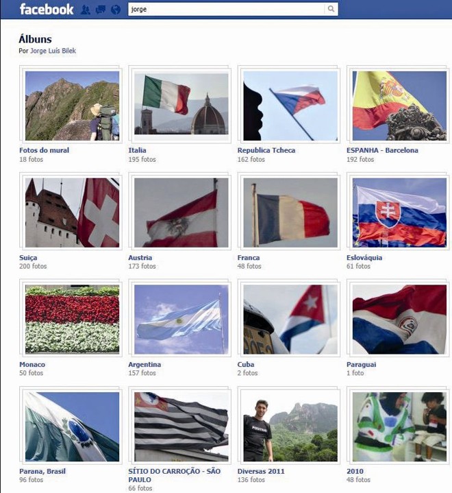 O álbum de fotos de Bilek está dividido em mapas, bandeiras e imagens de países que ele visitou |