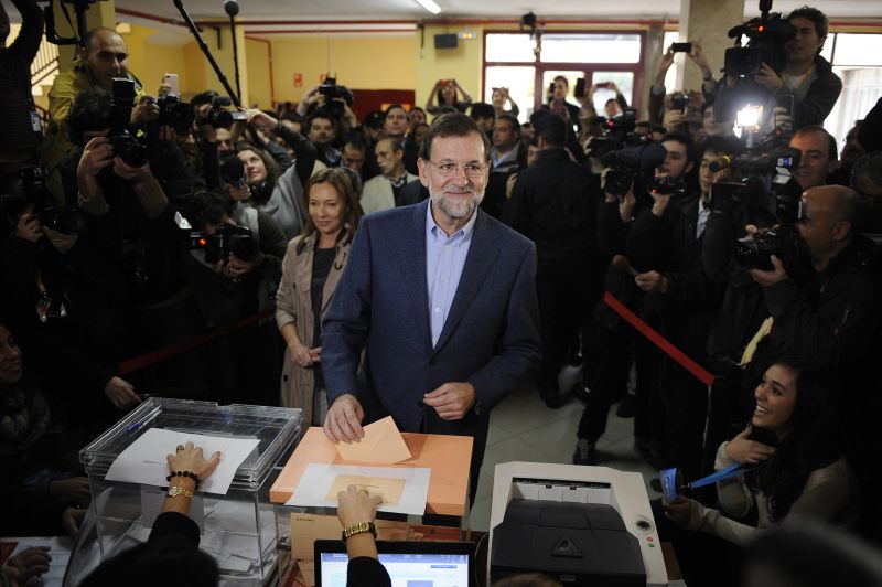 Todas as pesquisas dão vitória a Mariano Rajoyao, candidato do PP, partido que após quase oito anos na oposição pode voltar ao Governo da Espanha | AFP PHOTO / CRISTINA QUICLER
