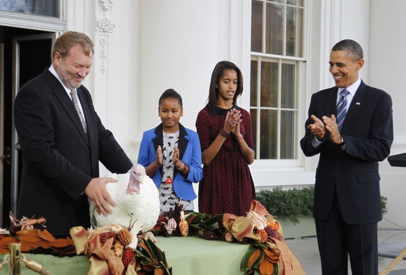 O presidente Obama, ao lado das filhas, na cerimônia de "perdão" ao peru | Jason Reed/Reuters