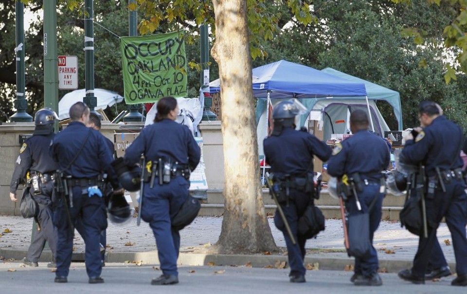 Polícia de Oakland desaloja acampamento do movimento Occupy | Reuters