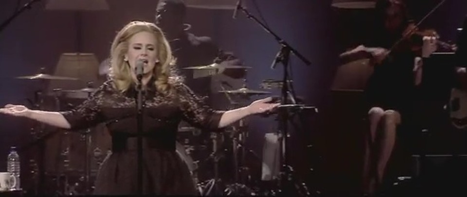 Adele em cena do trailer de seu DVD ao vivo | Divulgação