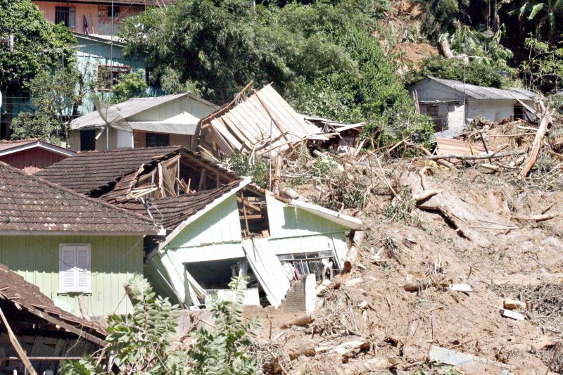 Antonina após as chuvas de março: necessidade de voluntários treinados | Walter Alves/ Gazeta do Povo