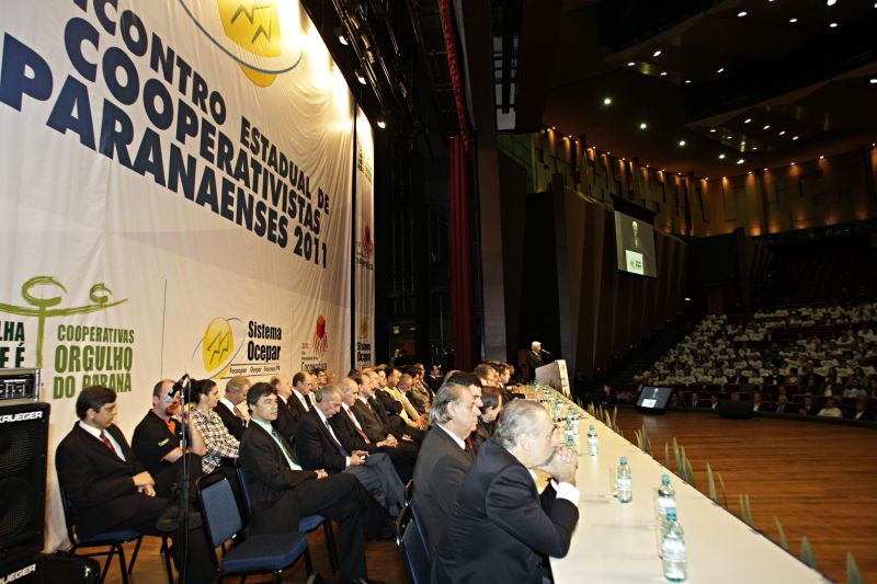 Encontro anual do setor reuniu 1,8 mil cooperados e executivos no Teatro Positivo, em Curitiba | Priscila Forone/ Gazeta do Povo