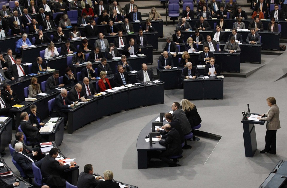A chanceler alemã, Angela Merkel, durante discurso no parlamento alemão, nesta quarta-feira (14) | Tobias Schwarz/Reuters