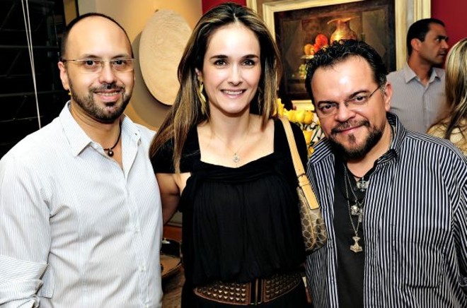 A empresária Laís Storrer foi prestigiar o badalado coquetel de abertura da exposição 