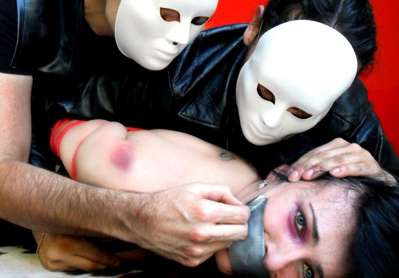 Na peça Geração Whatever, seres andróginos e personagens sem sentimentos | Divulgação