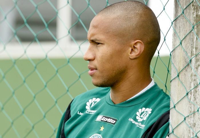 Lateral Jonas fica no Coritiba para temporada 2012 | Antonio More / Gazeta do Povo