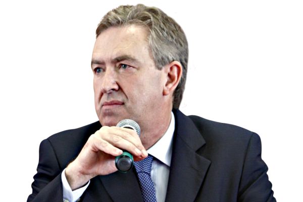 Pauta animal -A Câmara de Curitiba deve votar dois projetos amanhã sobre como devem ser tratados os animais da cidade. Num deles, determina-se que os bichos de estimação vendidos e doados devem ter chips de identificação implantados sob a pele, e também cria outras regras sobre a comercialização de animais. O outro projeto determina punições para quem cometer maus-tratos contra animais. Uma das infrações previstas é sobre o abandono do bicho. Os dois projetos foram enviados à Câmara pelo prefeito Luciano Ducci (PSB, foto) | Priscila Forone/Gazeta do Povo