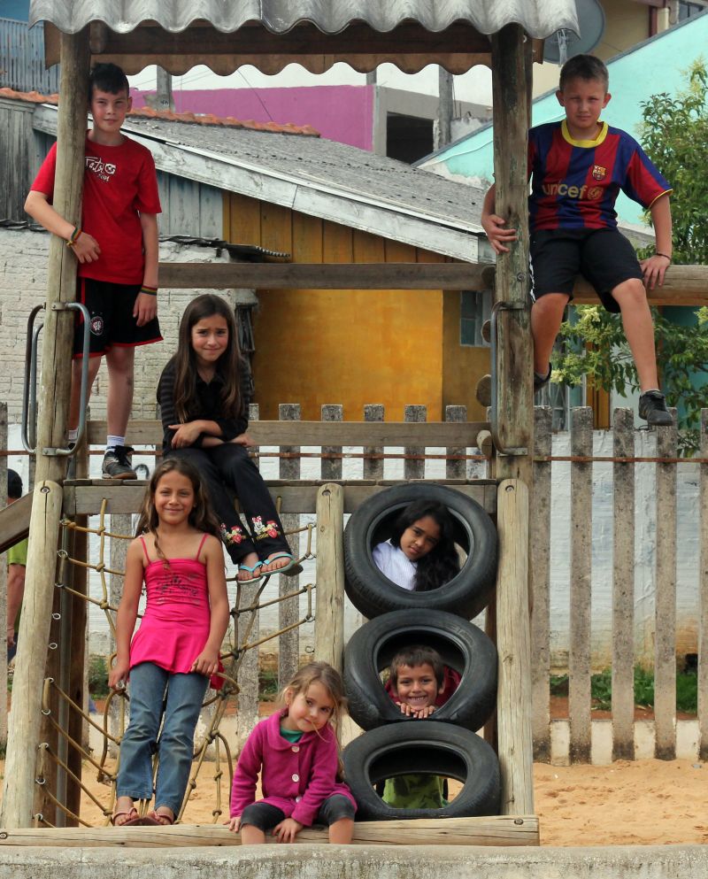 Crianças em atividade do Comunidade Escola no Caic da Vila Sabará | Walter Alves/ Gazeta do Povo