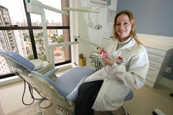 A dentista Andrea Doetzer fez parte do doutorado em Tubingen, na Alemanha, e abriu portas para conduzir novas pesquisas no exterior | Ivonaldo Alexandre/Gazeta do Povo