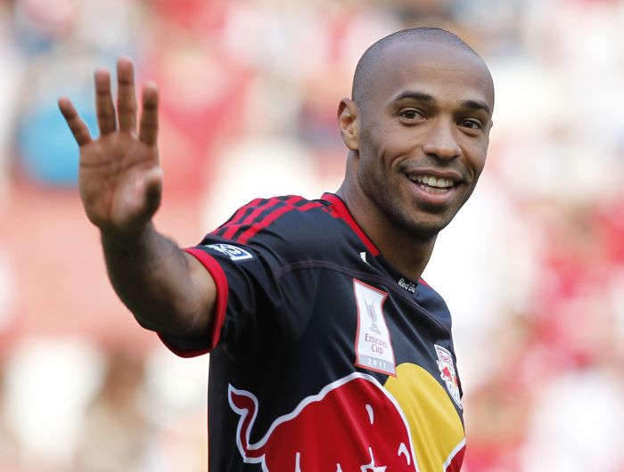 Thierry Henry seria o substituto ideal de atacantes do Arsenal que disputarão a Copa Africana de Nações no fim de janeiro | Ian Kington/ AFP