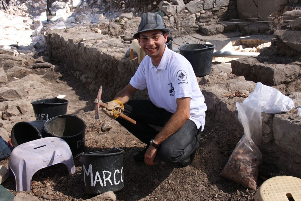 O químico ambiental Marco Antônio Kresko Xavier participou nas escavações de uma sinagoga do século I em Israel | Arquivo pessoal