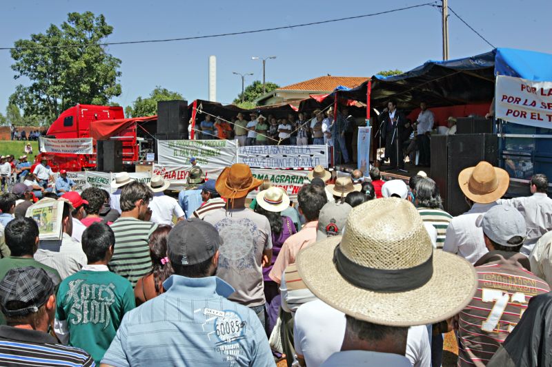 Produtores rurais protestaram contra nova lei que impede estrangeiros de terem terras próximas à fronteira | Christian Rizzi/Gazeta do Povo
