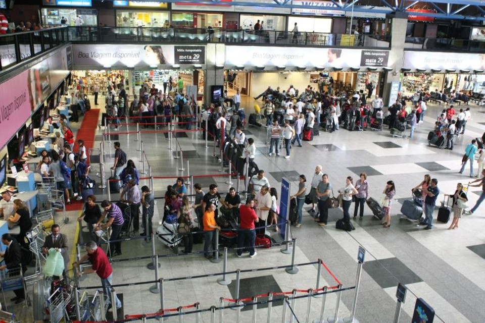 Aeroporto Afonso Pena, em Curitiba: aumento de 20% no movimento em 2011 | Ivonaldo Alexandre/ Gazeta do Povo